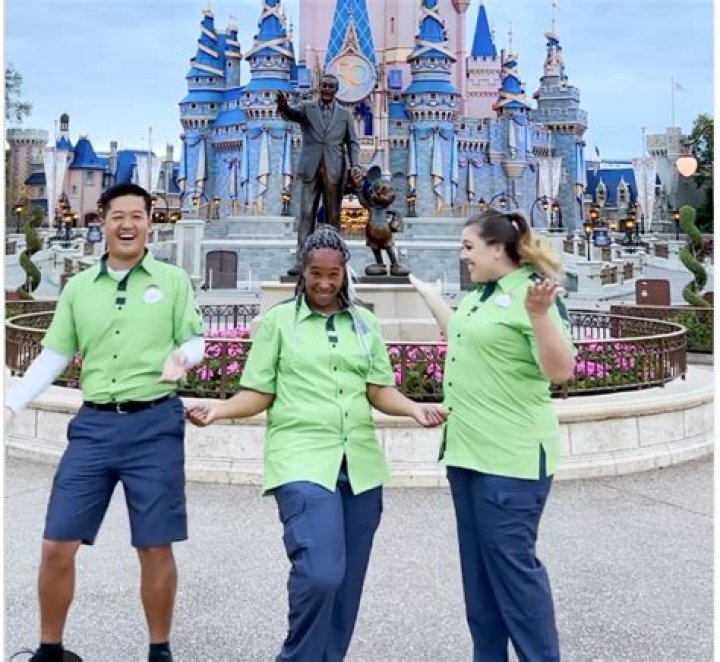 20 Secrets Disney Park Employees Never Tell You