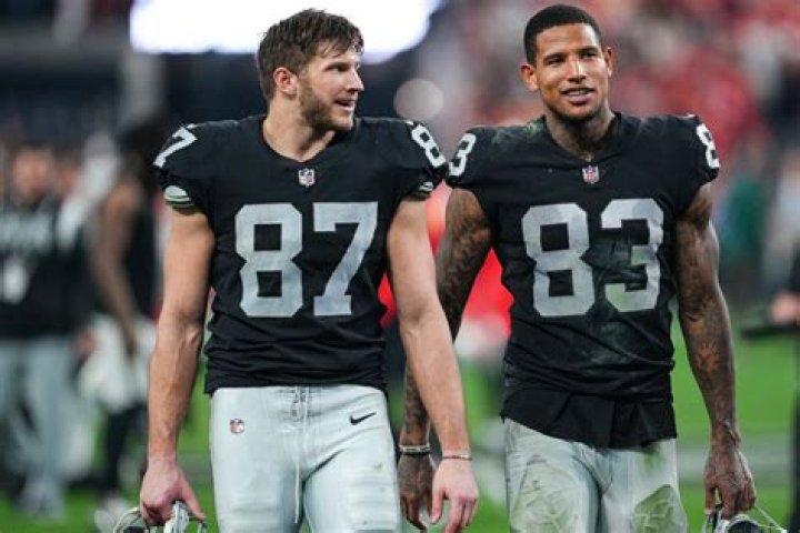 2015 NFL draftee, Darren Waller holds $3 million as a Net Worth; Know about his salary; Is he is in a relationship?