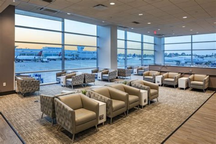 6 Best Airport Lounges in the U.S.