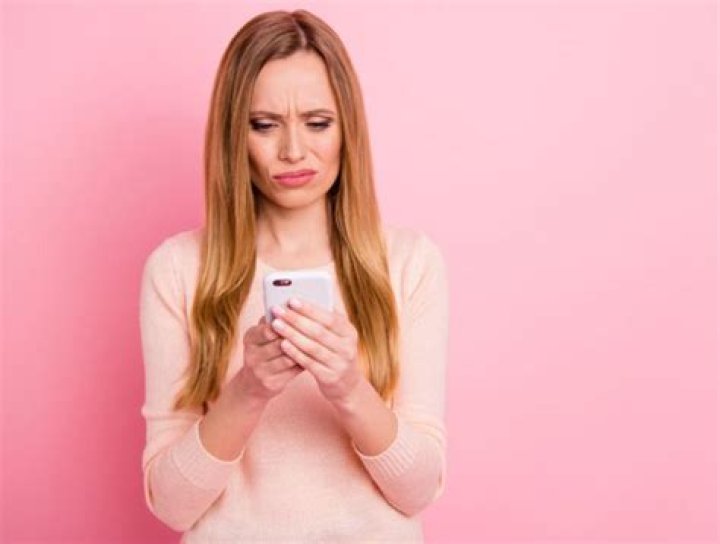 7 "Polite" Online Dating Messages That Are Actually Offensive