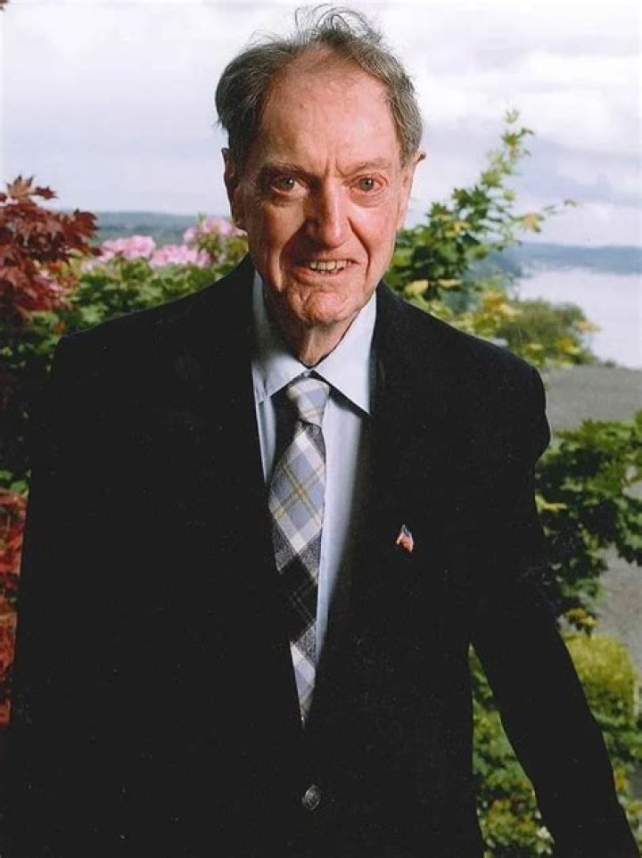 A Rag-Wearing Bus Passenger Was Secretly Sitting On An Absolute Fortune The Entire Time