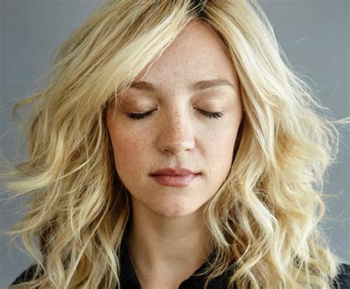 Abby Elliott Net Worth | Celebrity Net Worth