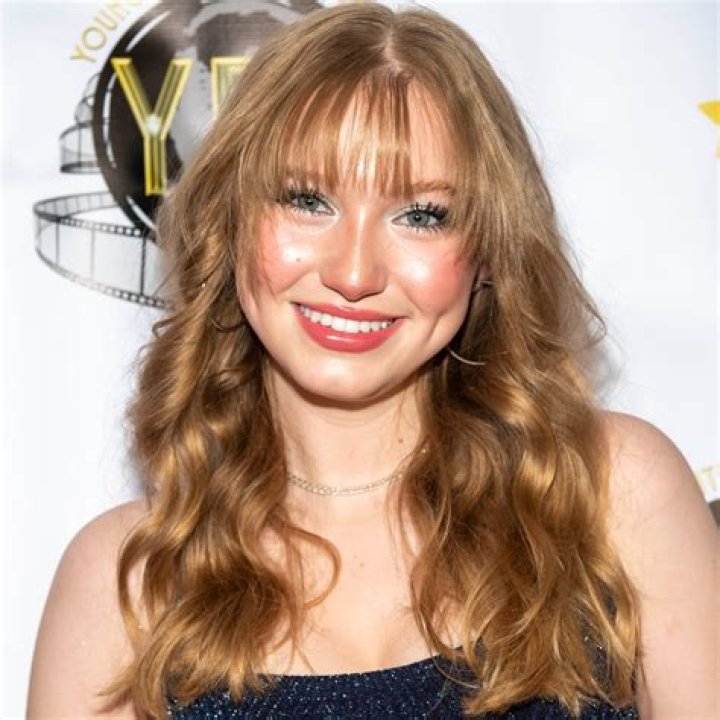 Abigail Zoe Lewis (tvactress) Wiki,Age,Birthday,Biography,Height,Net Worth ..