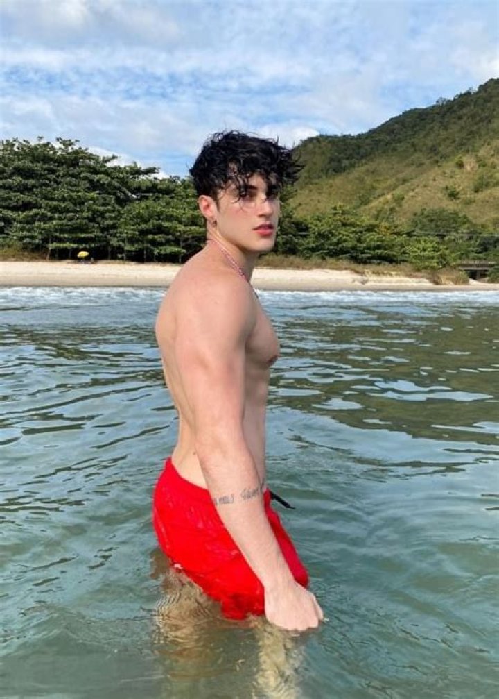 Alex Mapeli Height, Weight, Age, Body Statistics