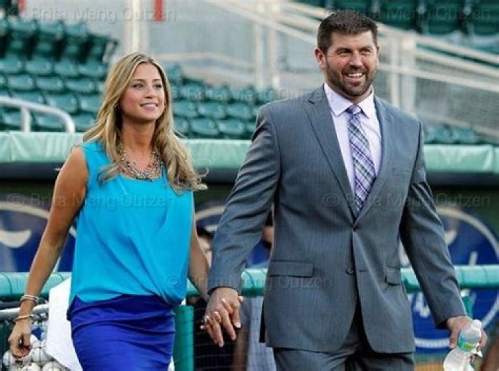 
American Sportscaster Heidi Watney is Married to Mike Wickham. Know about her Married Life and Past Affairs