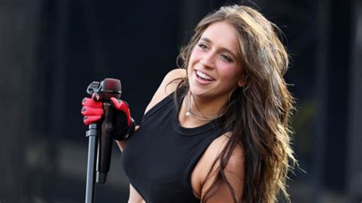 Anxhela Peristeri (popsinger) Wiki,Age,Birthday,Biography,Height,Net Worth ..