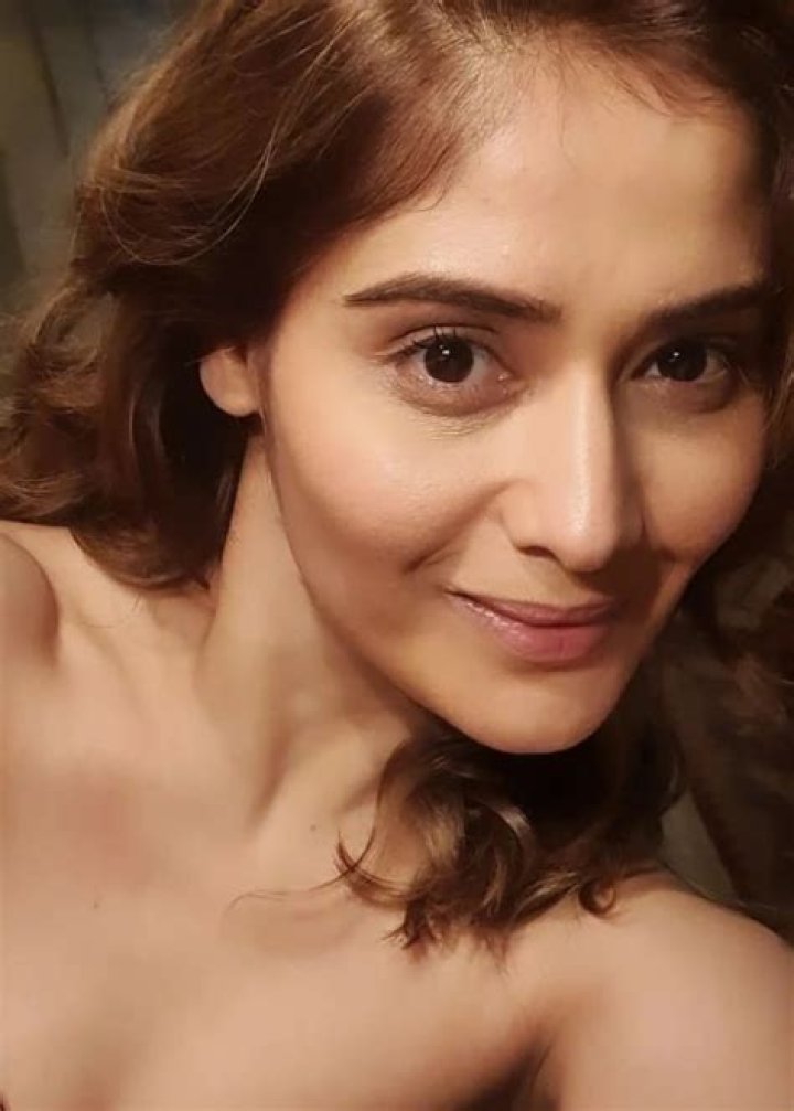 Arti Singh Height, Weight, Age, Body Statistics