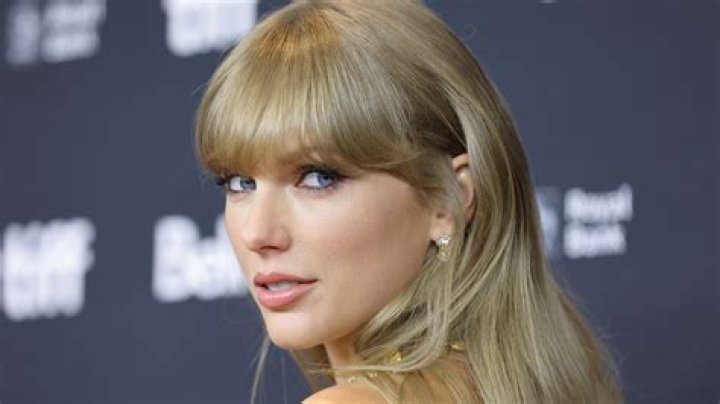 AT&T reporter, Drew Goodman holds a net worth of around $1.9 million.