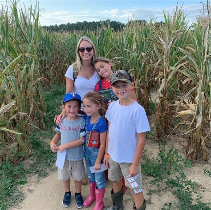 Bethany Dempsey Bio-salary, net worth, married, affair, husband, boyfriend, relationship, career, nationality, age