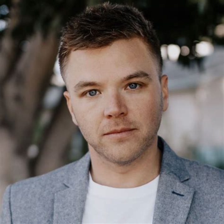 Brett Davern Height, Weight, Age, Girlfriend, Family, Facts, Biography