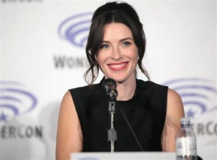 Bridget Regan Height, Weight, Age, Spouse, Family, Facts, Biography