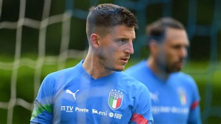 Cagliari's Goalkeeper Alessio Cragno's Bio, Parents, Career, Stats, Net Worth, Earnings, Salary, Wife and Children