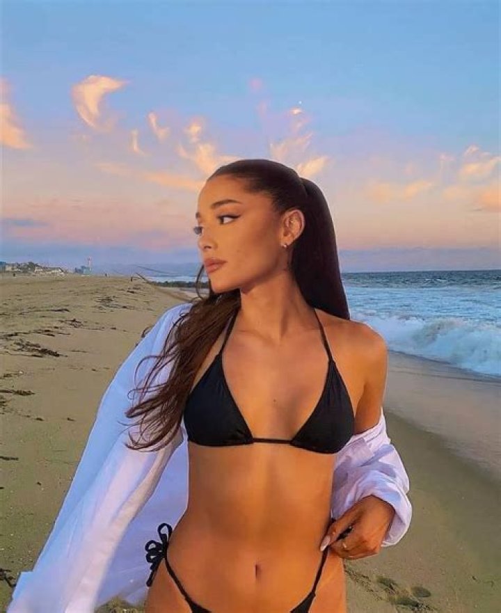 Can Ariana Grande Swim?