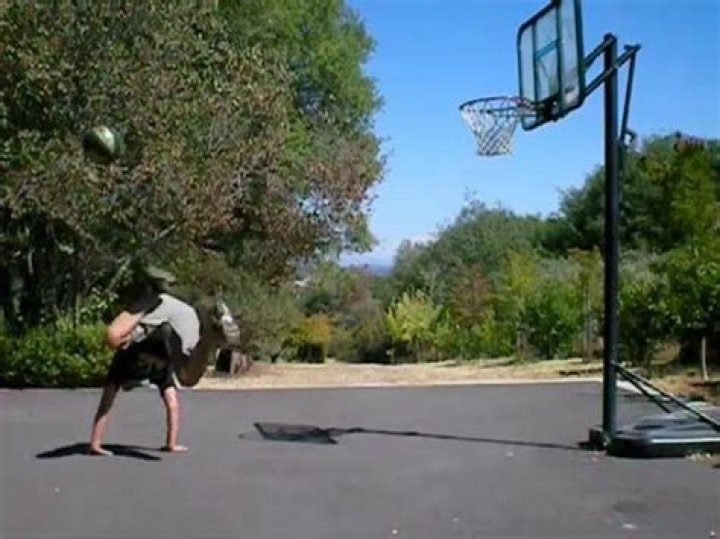 Can Barack Obama Dunk?