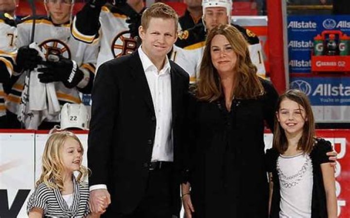
Chris Osgood is Living Happily with his Wife Jenna Osgood and Children. Know about their Married life and Relationship