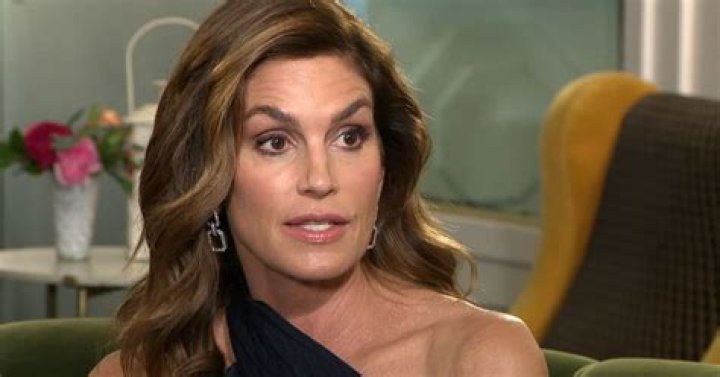 Cindy Crawford Says Oprah Treated Her Like an Object in '80s Interview