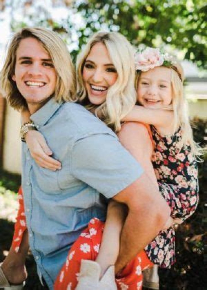 Cole LaBrant Height, Weight, Age, Spouse, Family, Facts, Biography