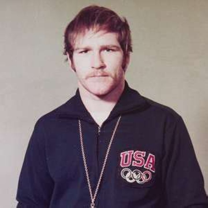 Dan Gable has an estimated net worth of $5 million as of 2022, Is he married?
