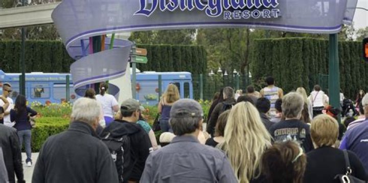 Disneyland Restricting Early Park Admission for Hotel Guests