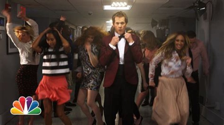 Does Kevin Bacon Really Dance & Sing In Footloose?