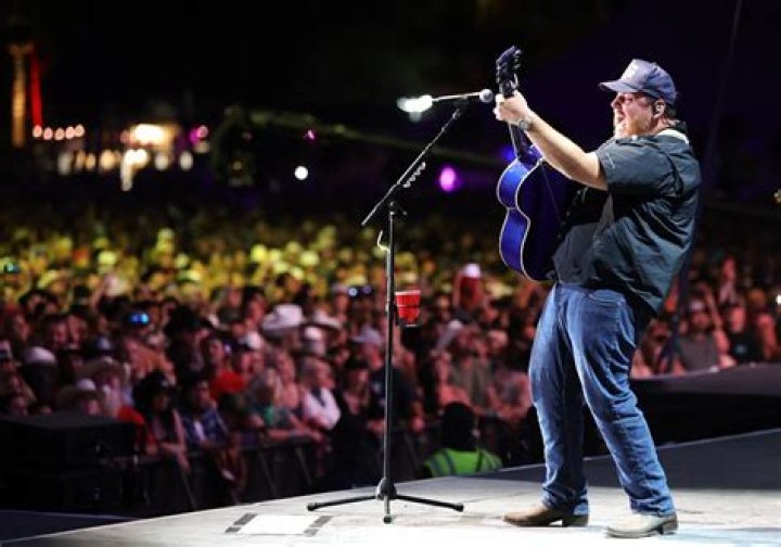 Does Luke Combs Write His Own Songs?
