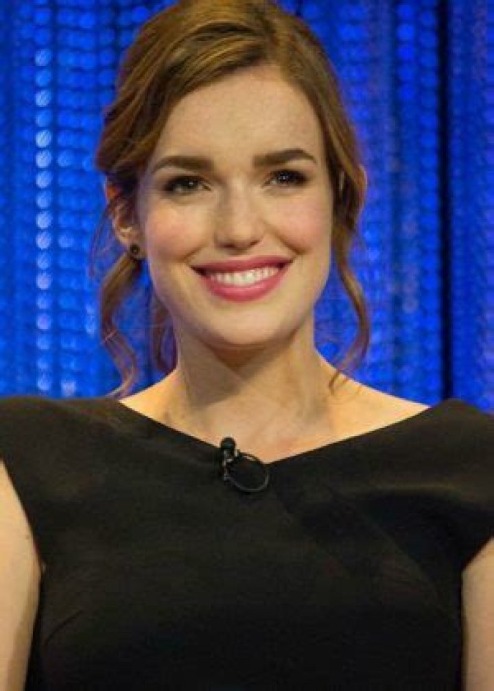 Elizabeth Henstridge Height, Weight, Age, Body Statistics