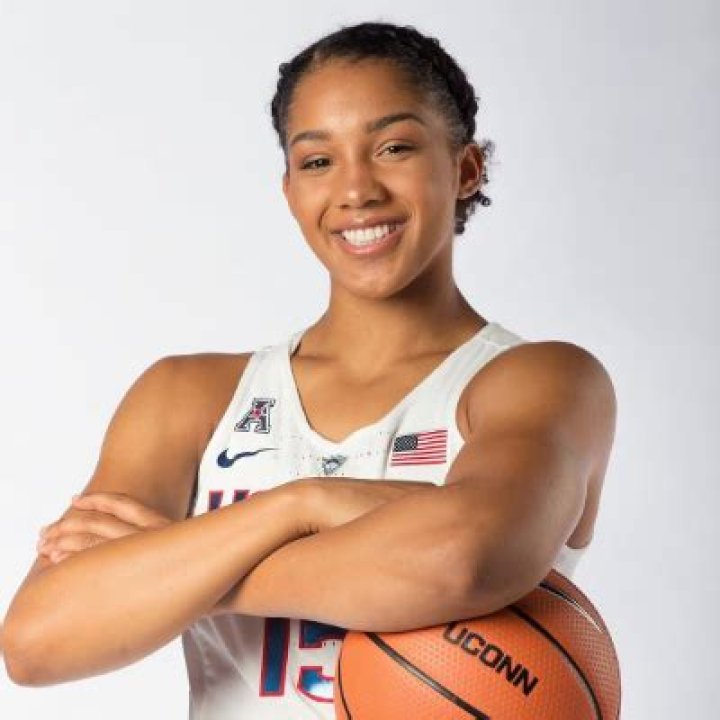 Gabby Williams Signed to Los Angeles Sparks (Contract, Salary, Net worth, Stats, Family, Boyfriend)