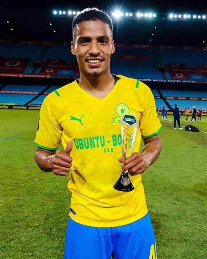 Is Rivaldo Coetzee dating anyone? How much does he earn in 2022?
