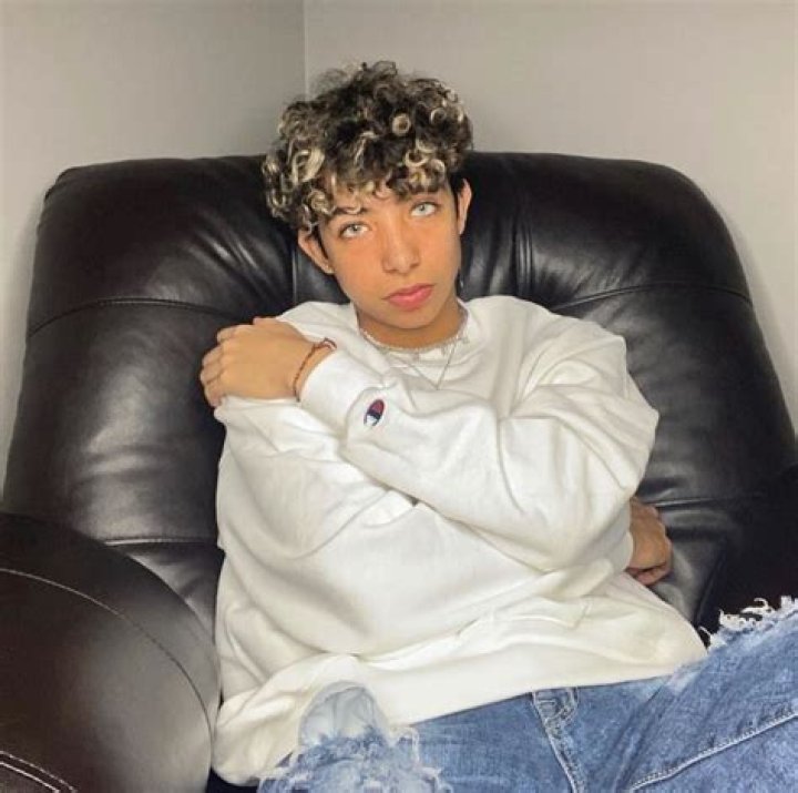 Ivan Del Aguila Height, Weight, Age, Girlfriend, Family, Facts, Biography