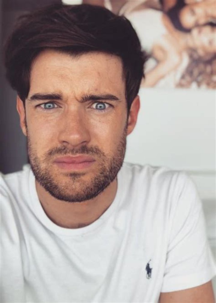 Jack Whitehall Height, Weight, Age, Girlfriend, Family, Facts, Biography