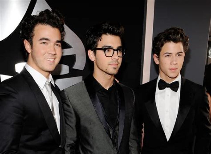 Jonas Brothers – Celeb Secrets