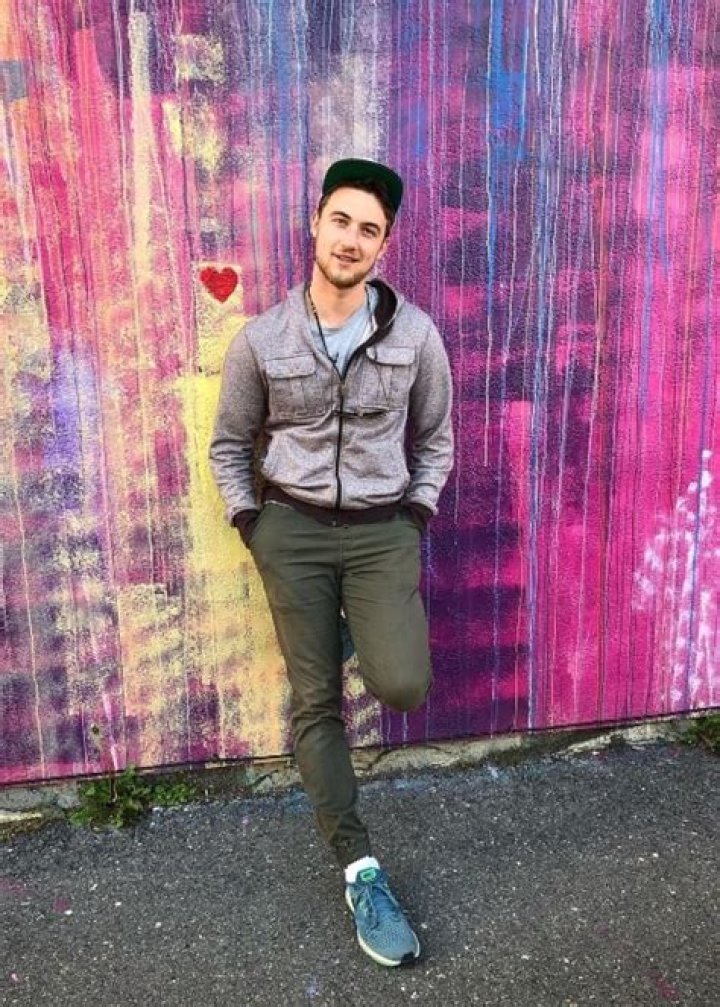 Jordan Burtchett Height, Weight, Age, Body Statistics