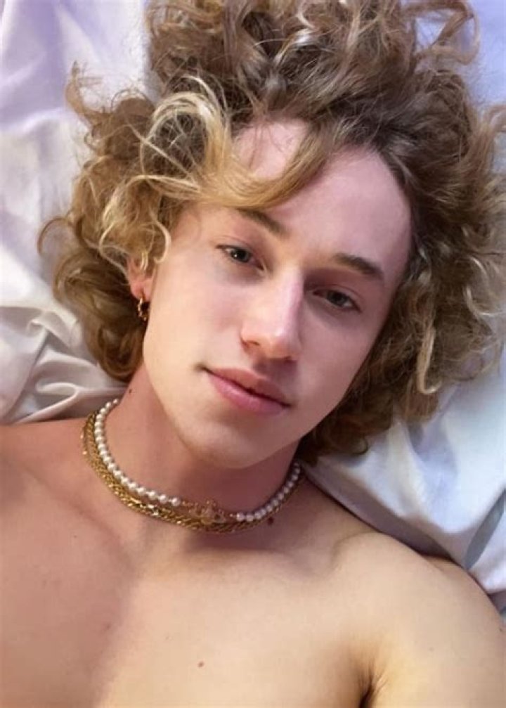 Jordan Huxhold Height, Weight, Age, Girlfriend, Facts, Biography