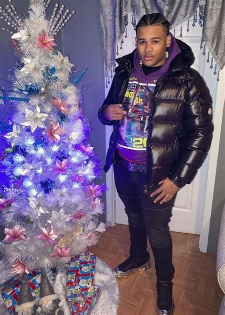 JustFanum Height, Weight, Age, Girlfriend, Family