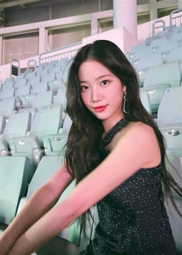 Kazuha (Le Sserafim) Height, Weight, Age, Family, Facts