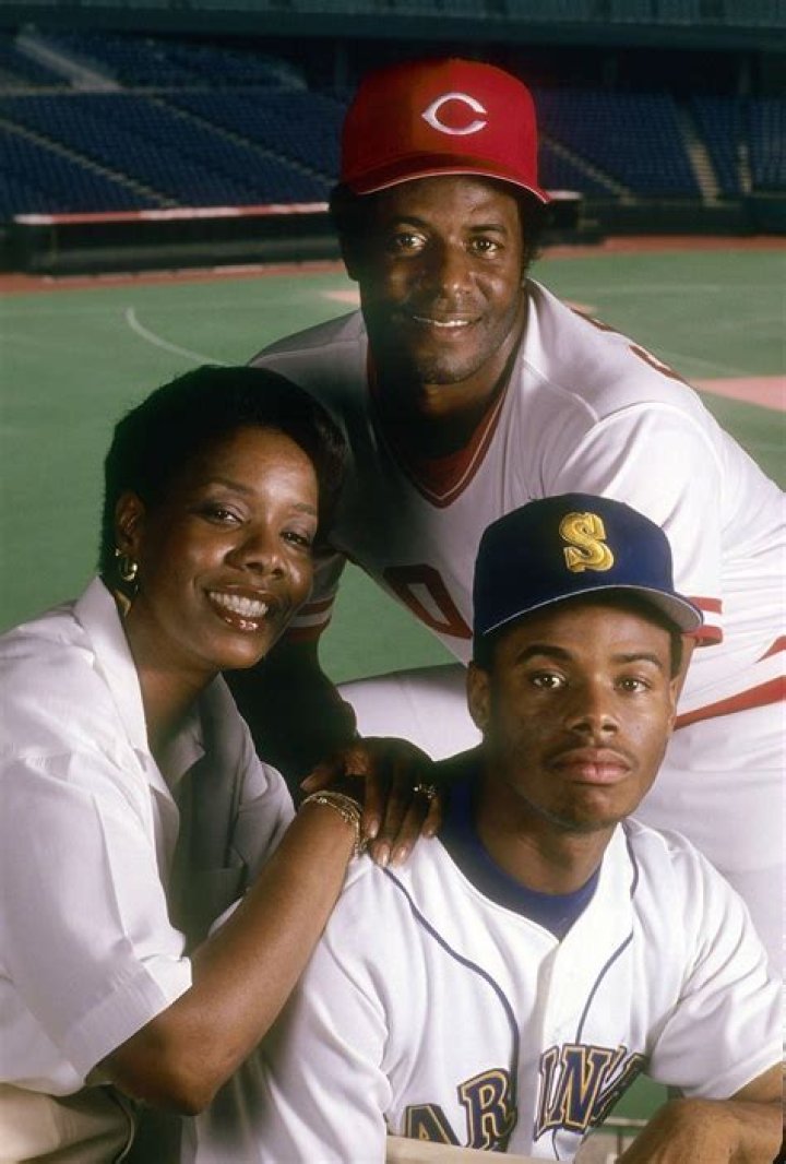 Ken Griffey Jr. Biography- MLB player, Salary, Earnings, Net worth, Contract, Stats, Married, Relationship, Affair, age, Height, Family, Children, Wife
