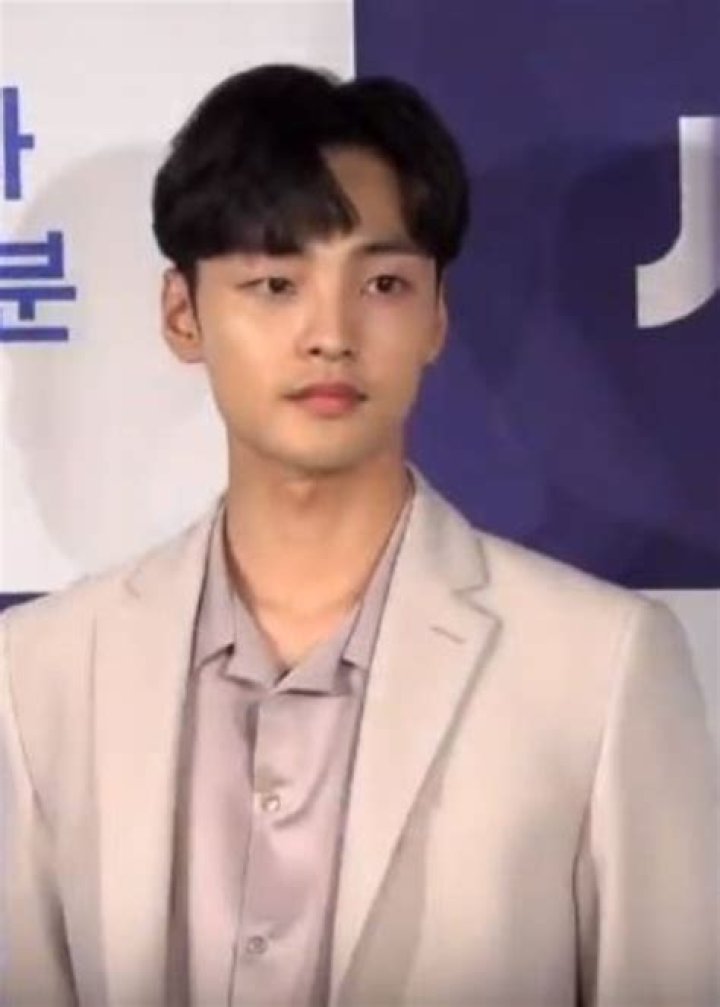 Kim Min-jae Height, Weight, Age, Girlfriend, Family, Facts, Biography