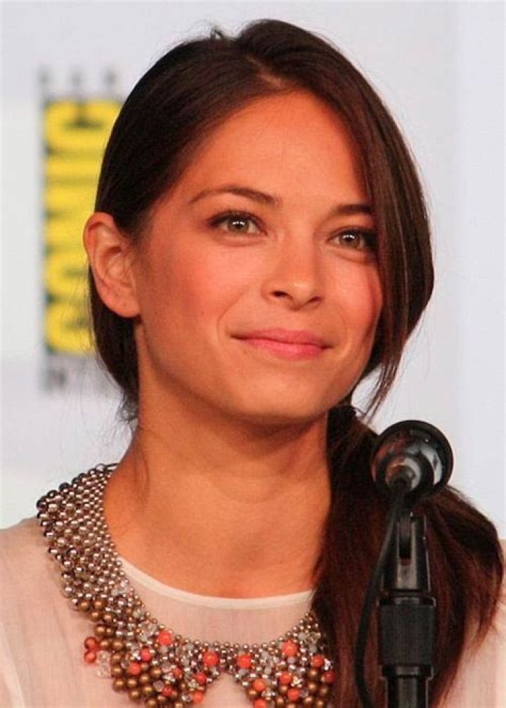 Kristin Kreuk Height, Weight, Age, Boyfriend, Family, Facts, Biography