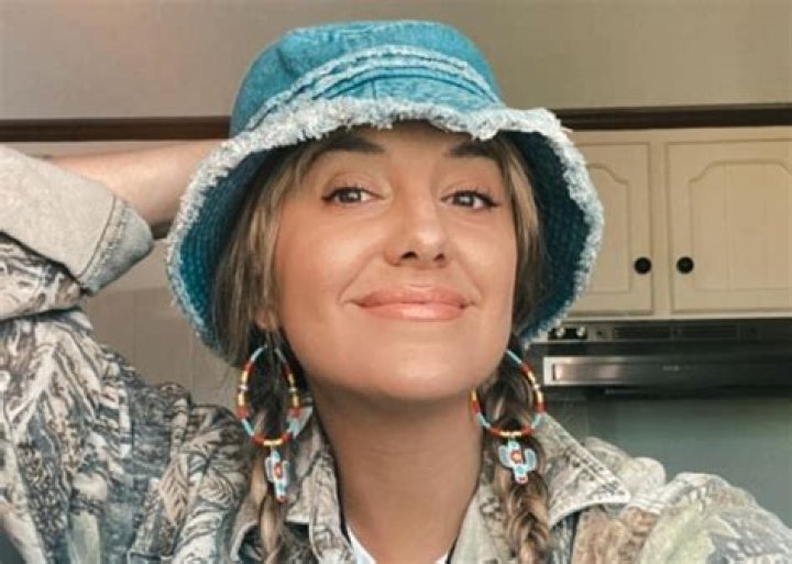 Lainey Wilson Height, Weight, Age, Boyfriend, Family, Facts, Biography