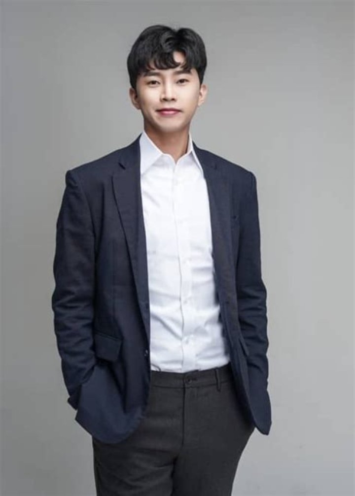 Lim Young-woong Height, Weight, Family, Education, Biography