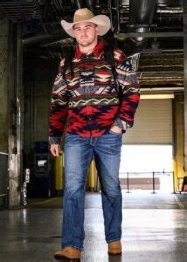 Logan Wilson Height, Weight, Age, Wife, Family, Biography, Facts