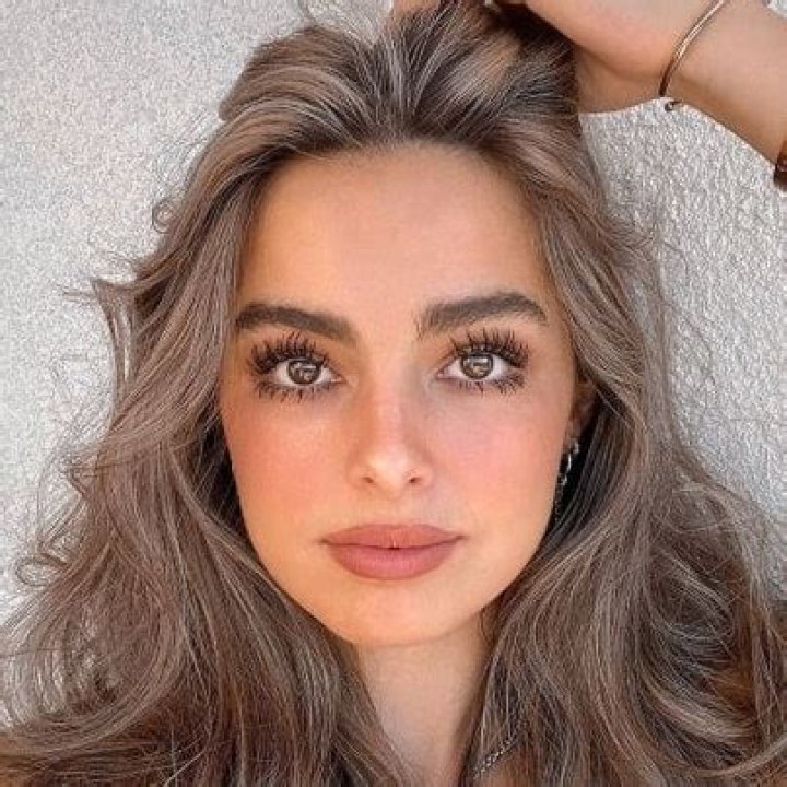 Mae Whitman Height, Weight, Age, Boyfriend, Family, Facts, Biography