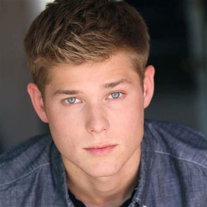 Mason Dye - Bio, Age, siblings, height, Wiki, Facts and Family
