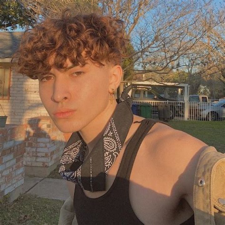 Mathew Valenzuela Height, Weight, Age, Body Statistics