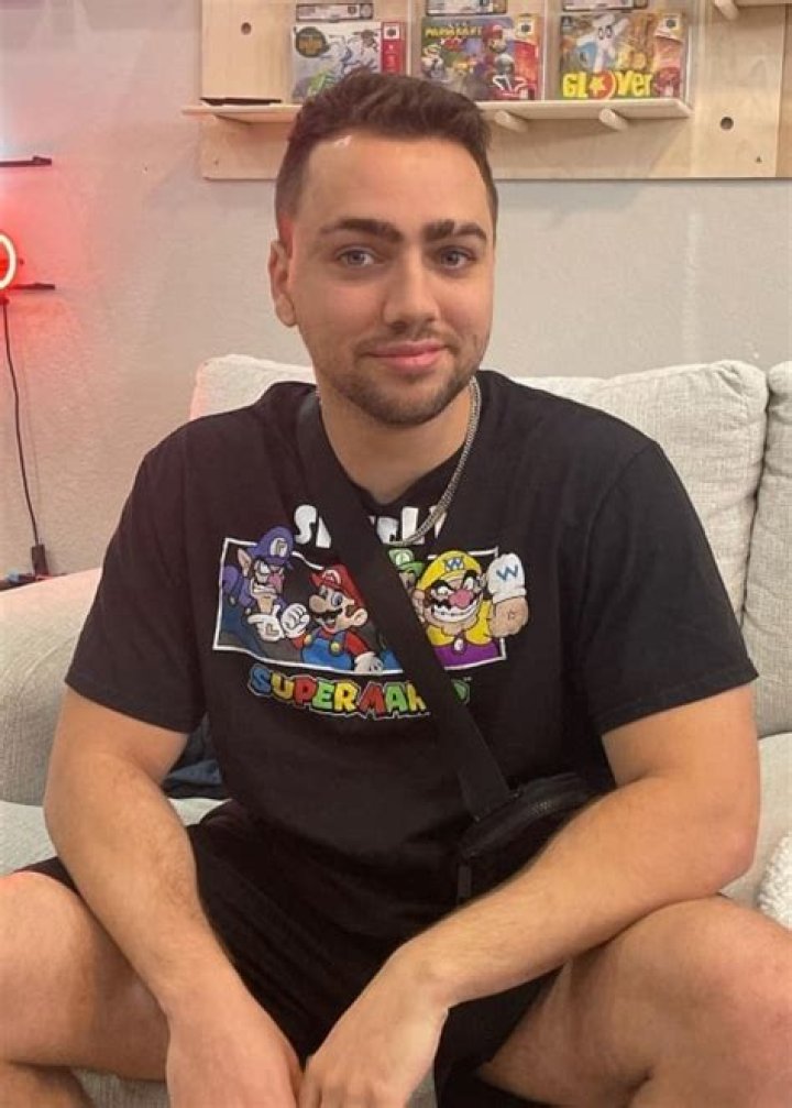 Mizkif Height, Weight, Age, Body Statistics