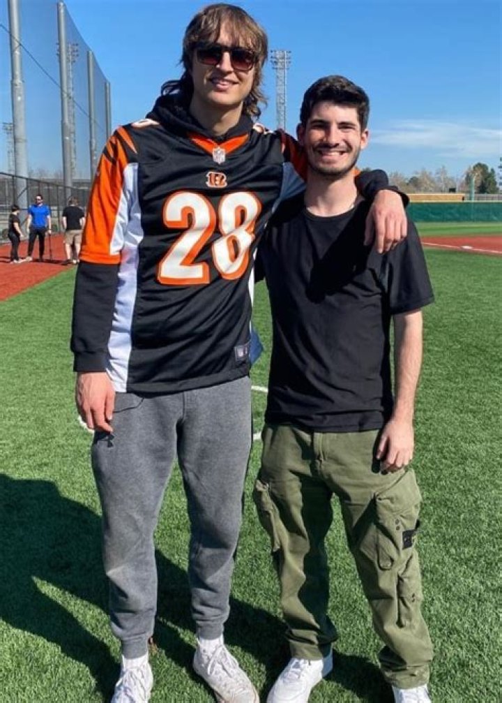 Mopi Height, Weight, Age, Girlfriend, Family, Facts, Biography