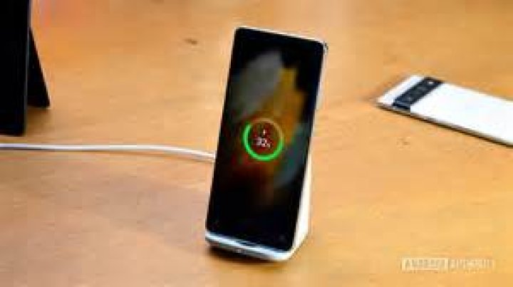 Never Charge Your Android Phone This Way, Experts Say