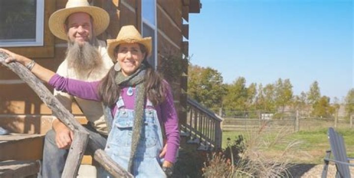 OFF GRID with DOUG & STACY Youtuber overview