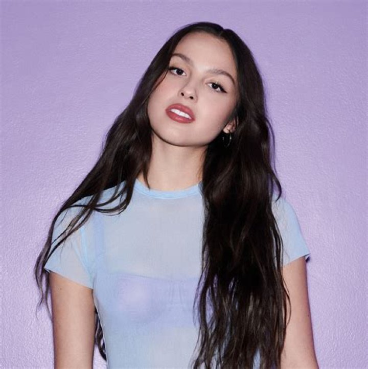 Olivia Rodrigo Breaks Records As “drivers license” Hits No. 1 On Its Sixth Week – Celeb Secrets