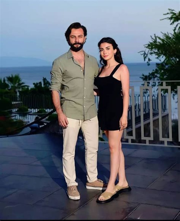 Özge Yağız Height, Weight, Age, Body Statistics